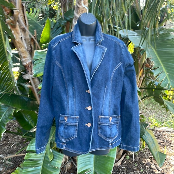 Bass Jackets & Blazers - Bass denim jacket with copper buttons
